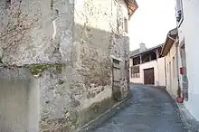  Vue d'une des ruelles tortueuses du quartier noir de Châlus