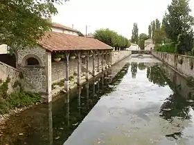 Le Lien au pied du château