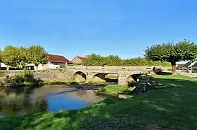 Le vieux pont sur la Seille.