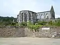 2005 : l'ancienne abbaye d'Aulne en ruines.
