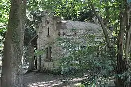 2010 : ruines du prieuré de Sept Fontaines, près des étangs.