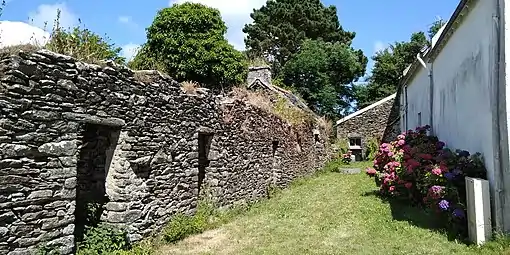 Ruine d'une longère incendiée par les Anglais en 1761.