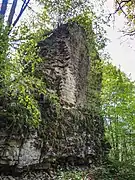 Ruines du donjon de l'ancien château.