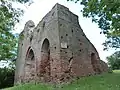 Les ruines de la chapelle vues de l'extérieur - arches