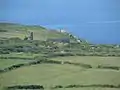 Ruines de la mine de Treveal, entre la colline de Trevalgan et la côte, à l'est de la paroisse.