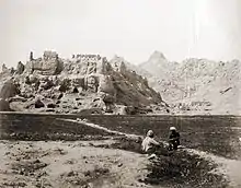Photo de 1881 montrant les ruines de la citadelle de Kandahar, qui fut aussi la citadelle de Shah Hussain Hotaki qui a été détruite par les forces afcharides de Nâdir Châh en 1738.