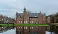 Le château de Rumbeke en Belgique est reçu en héritage par les Limburg Stirum de Marie Thérèse, comtesse de Thiennes, Leyenburg et de Rumbeke.