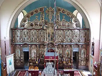 L'iconostase de l'église du Saint-Esprit d'Ečka.
