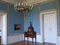 Chambre bleue avec papier peint à bordures d'après un modèle du château de Rheinsberg, vers 1800