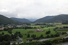 La vallée de la Haute-Moselle et le hameau du Chêne.