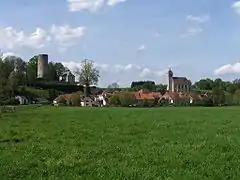 Vue du village depuis les rives de Saône.