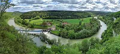 Les anciennes forges dans la boucle de la Loue.