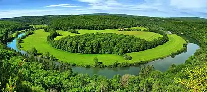 Méandre de la Loue à la Fougère depuis le belvédère de la Combe au Gardier.