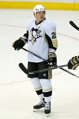 Photographie de Fedotenko avec le maillot blanc de Pittsburgh