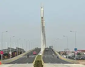 Les pont en avril 2023(à gauche le pont provisoire)