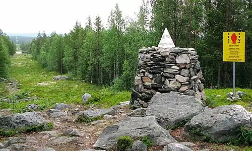 Tripoint des frontières Russie-Norvège-Finlande. Faire le tour de la pierre n’est pas autorisé.