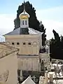 La chapelle orthodoxe vue de dos.