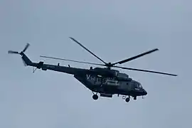 Hélicoptère Mil Mi-8AMTSh marqué « V ».