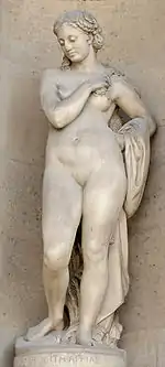 Aphrodite agreste (1859), Paris, palais du Louvre, façade sud de la cour Carrée.