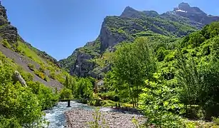 L'arrivée dans la vallée de Caín.