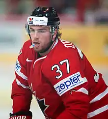 Description de l'image Ryan_O'Reilly_-_Switzerland_vs._Canada,_29th_April_2012.jpg.