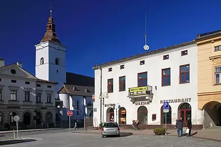 Place centrale.