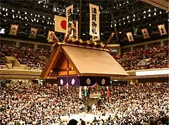 Intérieur lors d'un tournoi de sumo.