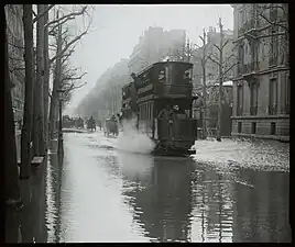Le boulevard lors de la crue de 1910.