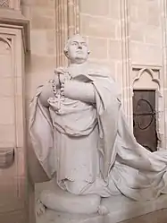 Statue de Mgr Trégaro en la cathédrale Notre-Dame de Sées.