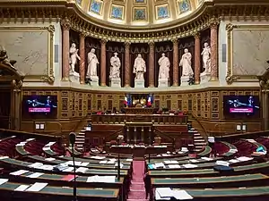 Le plateau, la tribune de l’orateur et l’hémicycle