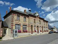 La mairie-école.