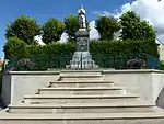 Poilu au repos (monument aux morts)