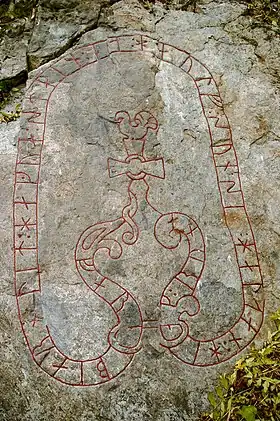 Inscription runique sur un rocher.