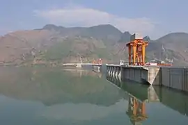 Réservoir du barrage de Sơn La en 2013.