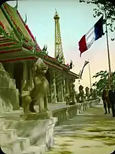 Les sculptures khmères du pavillon du Cambodge à l'Exposition universelle de 1900.