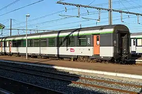 Voiture Corail de 2e classe en gare de Cerbère.