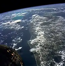 La zone du centre spatial Kennedy vue depuis Gemini 5 en août 1965.