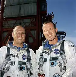 L'équipage de Gemini 5, Conrad et Cooper, le 16 août 1965.