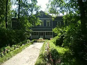 Façade et jardin de la maison de Kline 2011