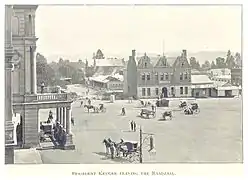 Church Square en 1899 : le président Kruger quittant le Raadsaal.