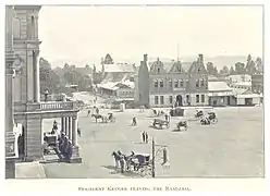 Le site en 1896 (à gauche du bâtiment de la chambre des lois), avant la construction de l'immeuble