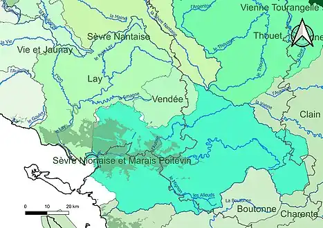 Le territoire est couvert par trois SAGE (Sèvre Niortaise et Marais Poitevin, Vendée et Lay) - en gris-vert, le Marais Poitevin.