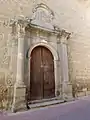 Le portail de l'église Saint-Cucufa.