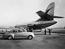 De Gaulle inspectant un avion Caravelle en 1959