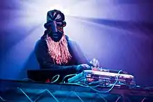 Description de l'image SBTRKT live at Musica festival, Sydney.jpg.