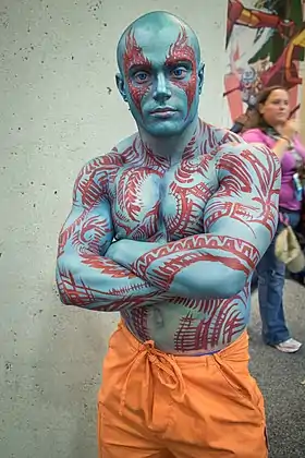 Cosplay de Drax le Destructeur dans sa version Les Gardiens de la Galaxie.