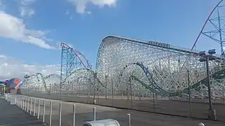 Twisted Colossus à Six Flags Magic Mountain
