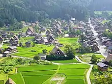 Photographie de Shirakawa, le village dont Higurashi no naku koro ni s'inspire