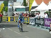 Photo d'un coureur cycliste.