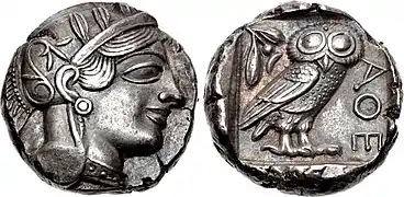 Tétradrachme athénien, avec la tête de la déesse Athéna au droit et la chouette la symbolisant au revers. Après 449 av. J.-C.
